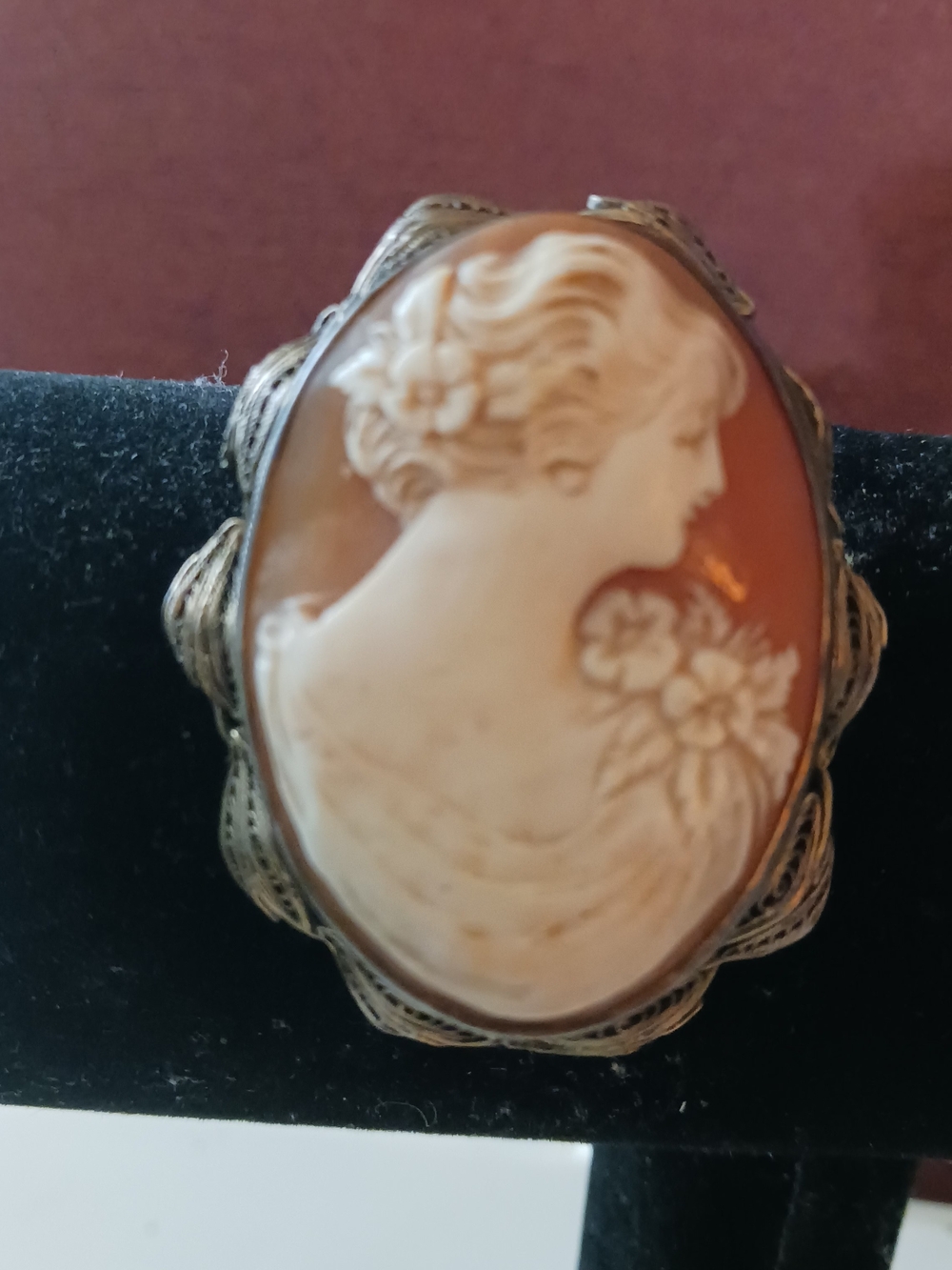 Vintage-Inspired Carved Cameo Pendant Necklace in Cream and Brown